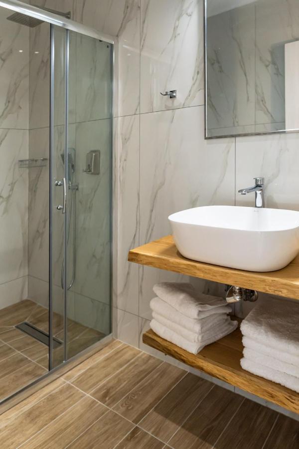 Medusa Luxury Apartments Néa Péramos Dış mekan fotoğraf
