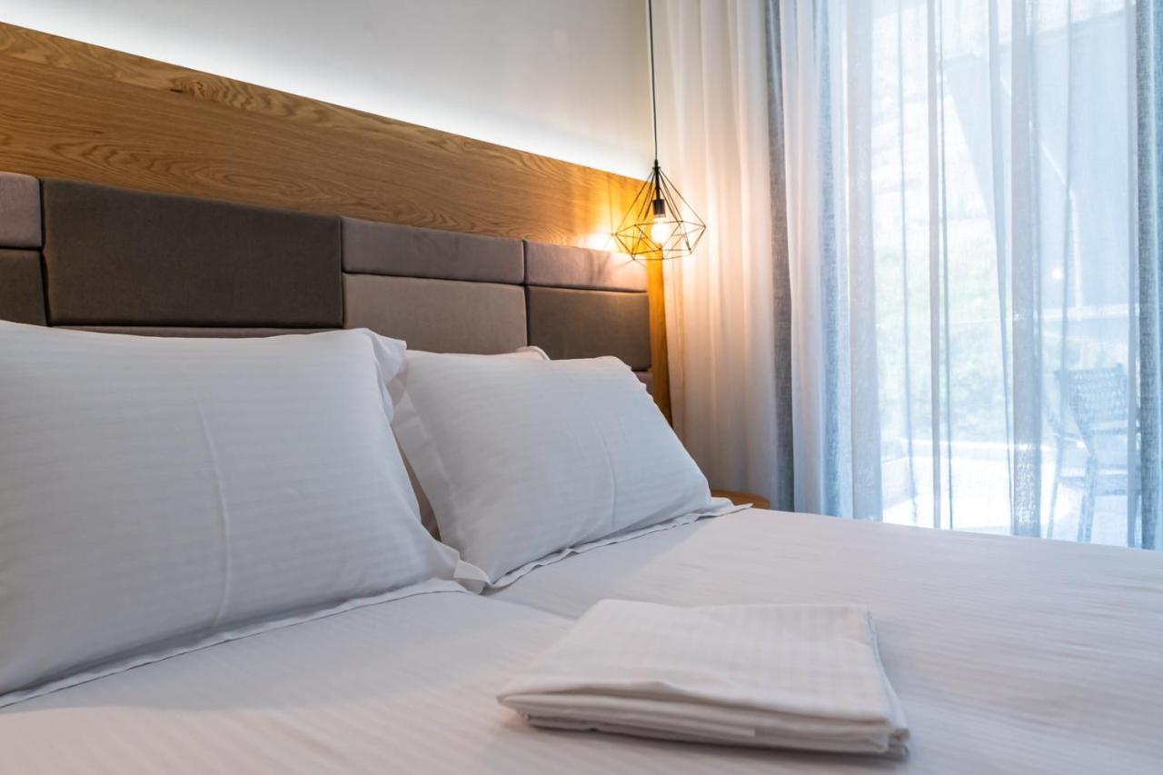 Medusa Luxury Apartments Néa Péramos Dış mekan fotoğraf