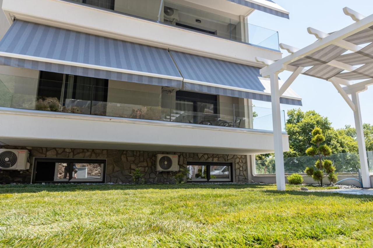Medusa Luxury Apartments Néa Péramos Dış mekan fotoğraf