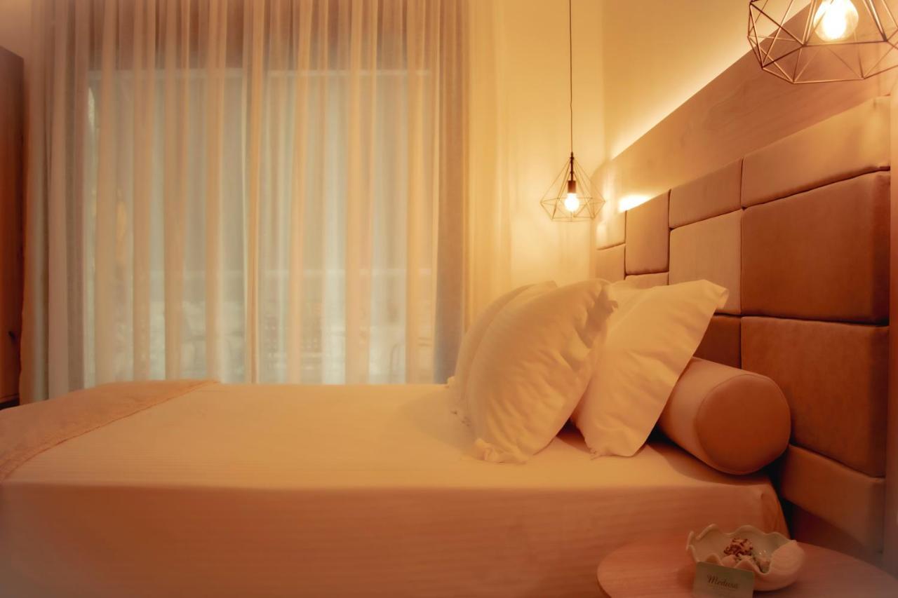 Medusa Luxury Apartments Néa Péramos Dış mekan fotoğraf