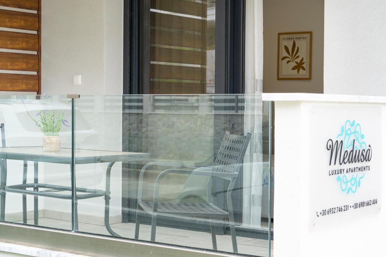 Medusa Luxury Apartments Néa Péramos Dış mekan fotoğraf