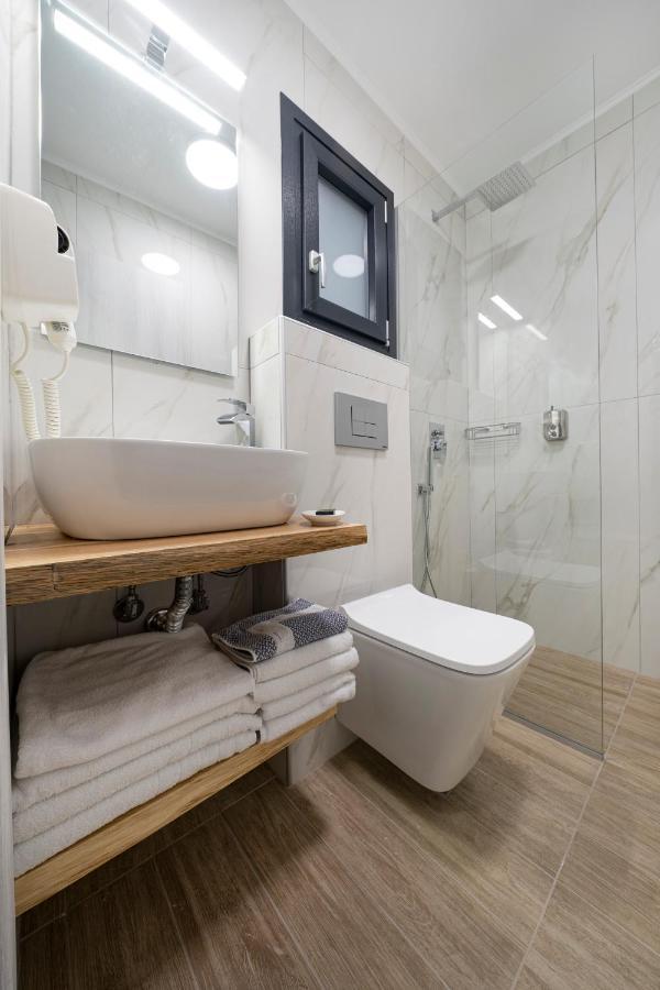 Medusa Luxury Apartments Néa Péramos Dış mekan fotoğraf