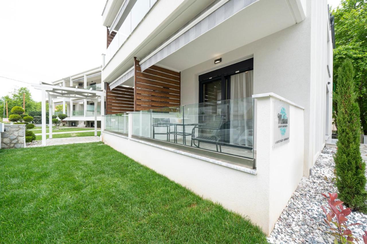 Medusa Luxury Apartments Néa Péramos Dış mekan fotoğraf